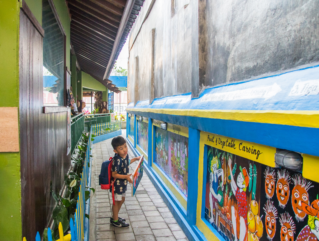 【親子旅行】峇里島特殊路線！ 烏布 Pondok Pekak Library藝術村，畫一幅圖讓愛發芽 - LUCAS阿嬤愛旅行