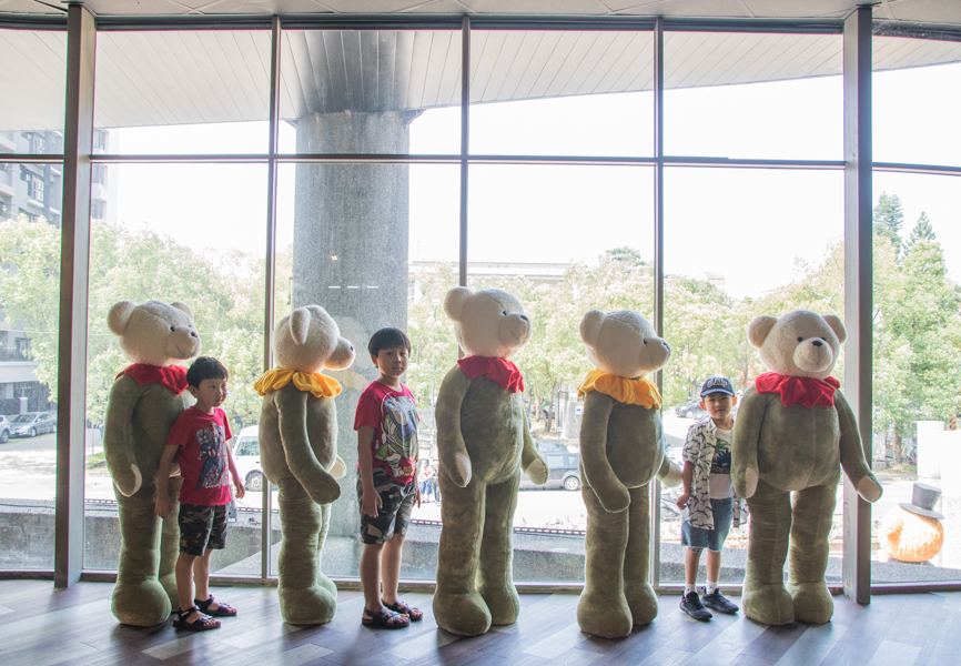 2019新竹關西（親子景點）小熊博物館-亞洲最大「小熊」主題博物館（營業 票價 交通 DIY），手作小熊體驗套票最超值。收錄3000隻世界各國小熊，歡迎親子定位亂入，跟小熊拍照喔！ - LUCAS阿嬤愛旅行