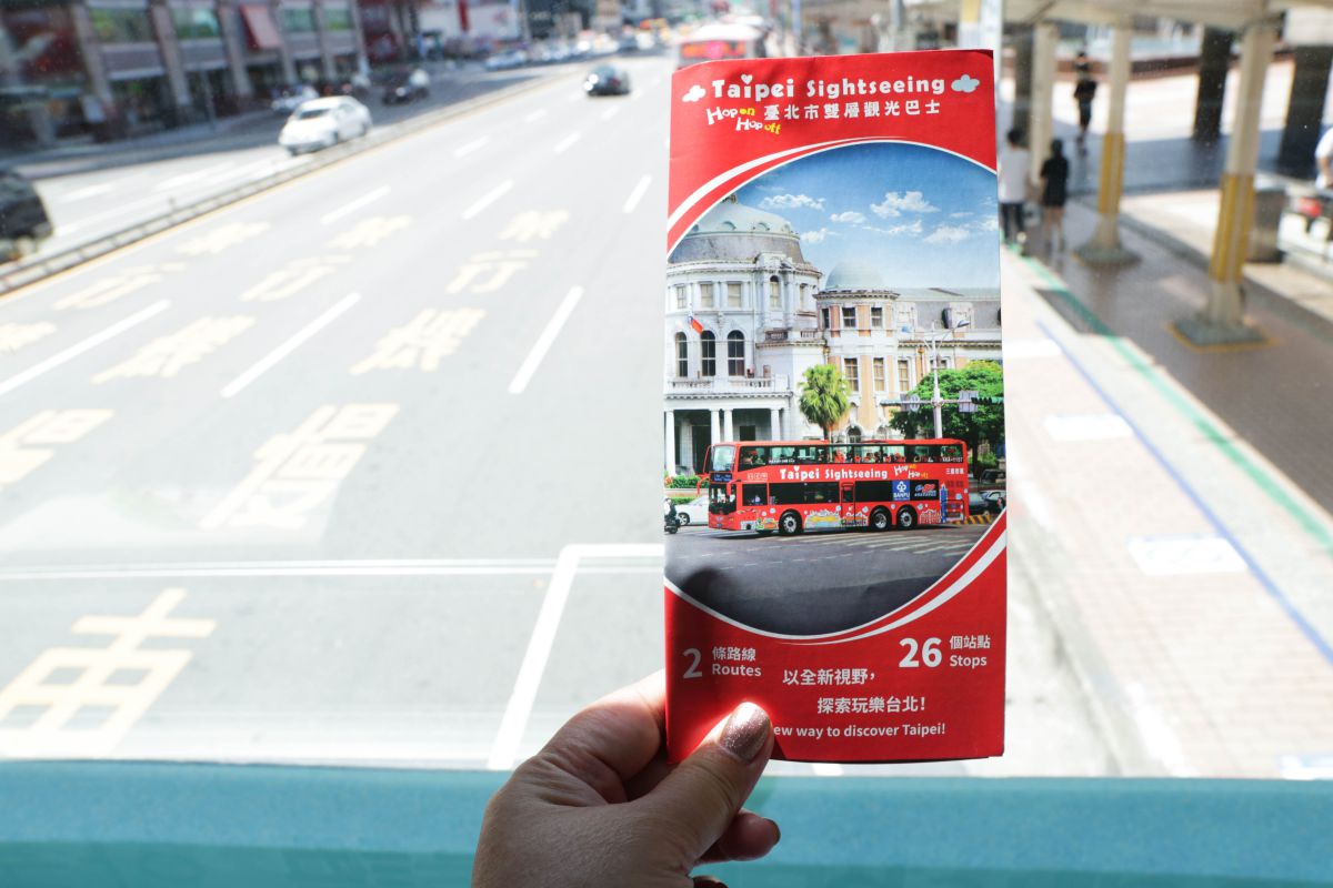 祖孫親子旅遊不可錯過的都會小旅行!台北市雙層觀光巴士(紅線),認識台北的18個亮點.看到最暢銷的紀念品,就敗吧 - LUCAS阿嬤愛旅行