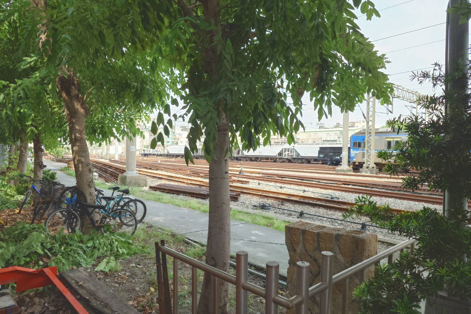 彰化扇形車庫 全台唯一蒸汽火車的火車頭旅館 鐵道旅遊免費景點 - LUCAS阿嬤愛旅行