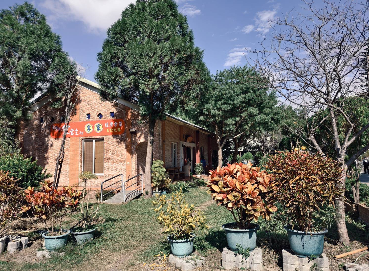 一日遊苗栗三灣/獅潭:落羽松.仙草花.新店老街.宮崎駿密道.客家美食 - LUCAS阿嬤愛旅行 一日遊苗栗三灣/獅潭:落羽松.仙草花.新店老街.宮崎駿密道.客家美食 - LUCAS阿嬤愛旅行