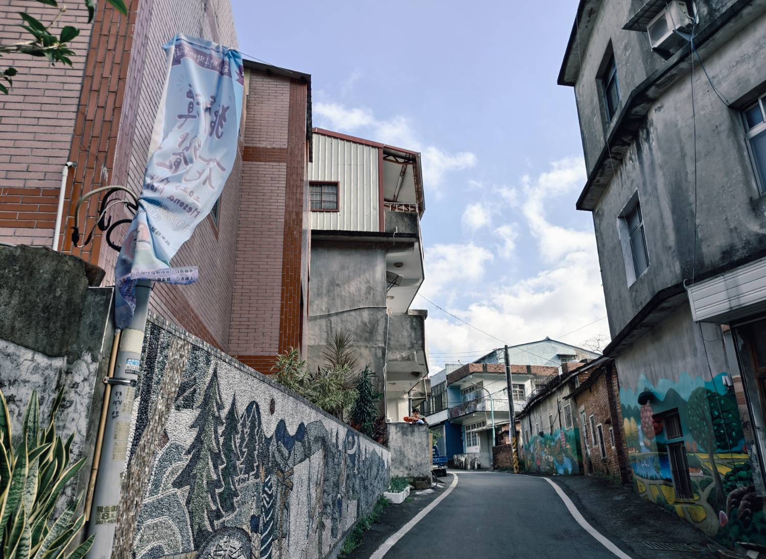 一日遊苗栗三灣/獅潭:落羽松.仙草花.新店老街.宮崎駿密道.客家美食 - LUCAS阿嬤愛旅行 一日遊苗栗三灣/獅潭:落羽松.仙草花.新店老街.宮崎駿密道.客家美食 - LUCAS阿嬤愛旅行