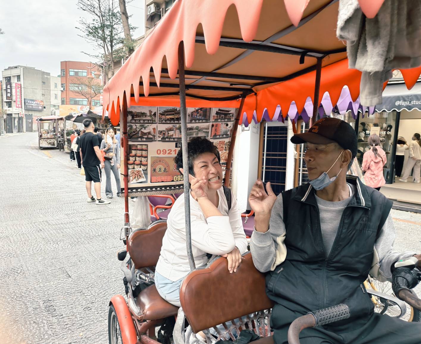 熟齡旅人慢遊鹿港,免驚!老街.麵茶.三輪車.民俗文物館.搭9018去鹿港 - LUCAS阿嬤愛旅行